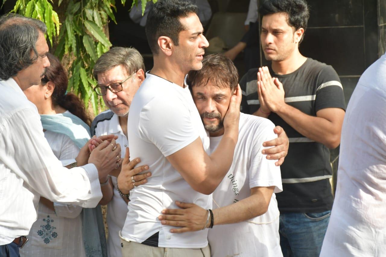 Members of the actor's family, including his son Harry and brother Kanwarjit, were inconsolable at the funeral.